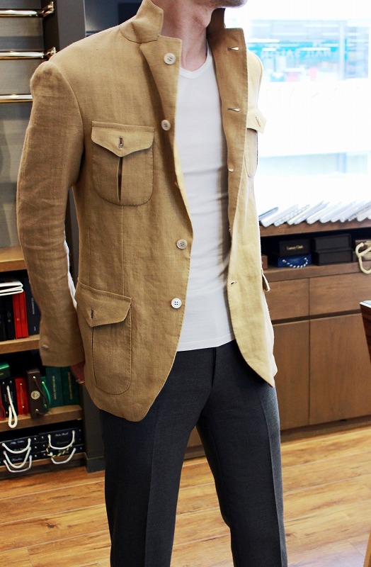 リネンのサファリジャケット ハンドホールがアクセントです！